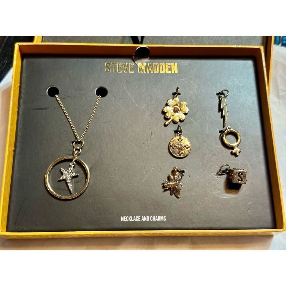 Steve Madden NWT jewelry gift boxed set necklace and charms